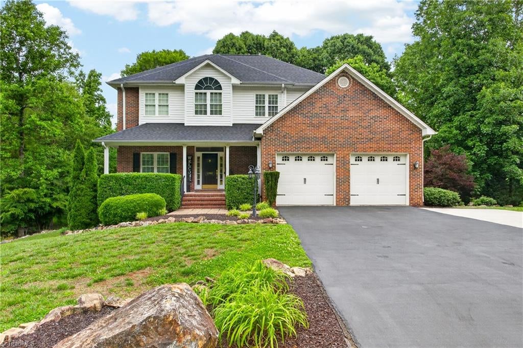 The home at 1380 RIDGEWOOD CIR ASHEBORO, NC