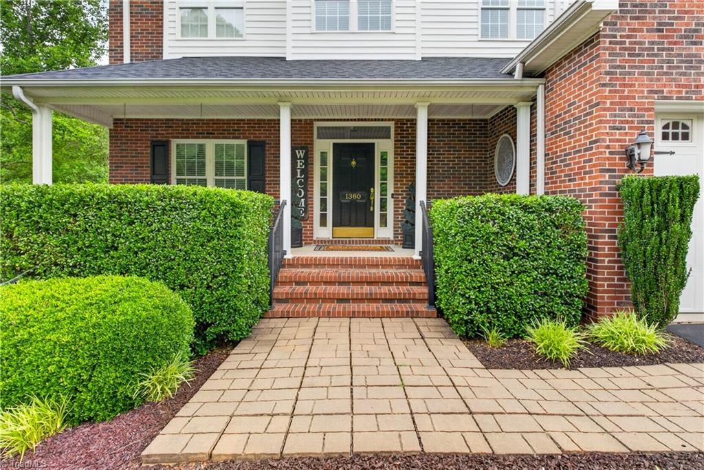The home at 1380 RIDGEWOOD CIR ASHEBORO, NC