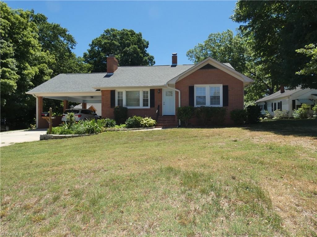 The home at 1239 FAIRVIEW DR LEXINGTON, NC