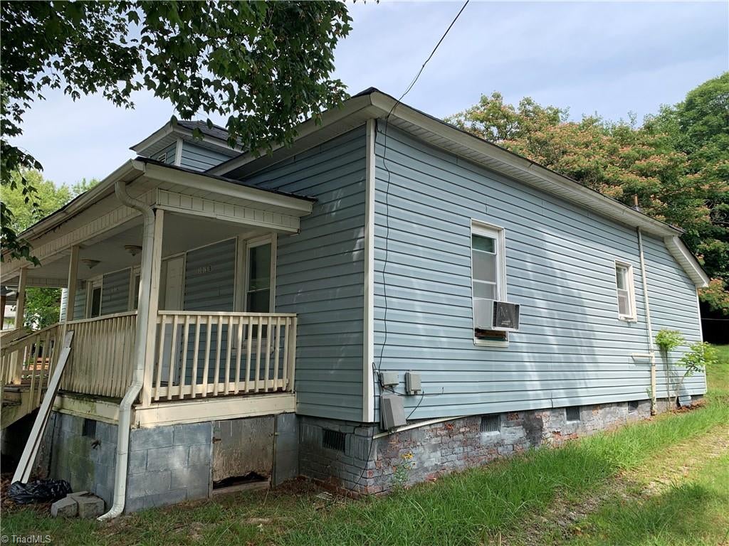 The home at 1015 ADAMS ST HIGH POINT, NC