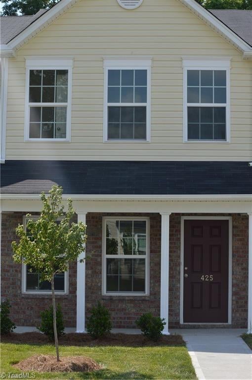 The home at 425 SANDYBROOKE DR HIGH POINT, NC
