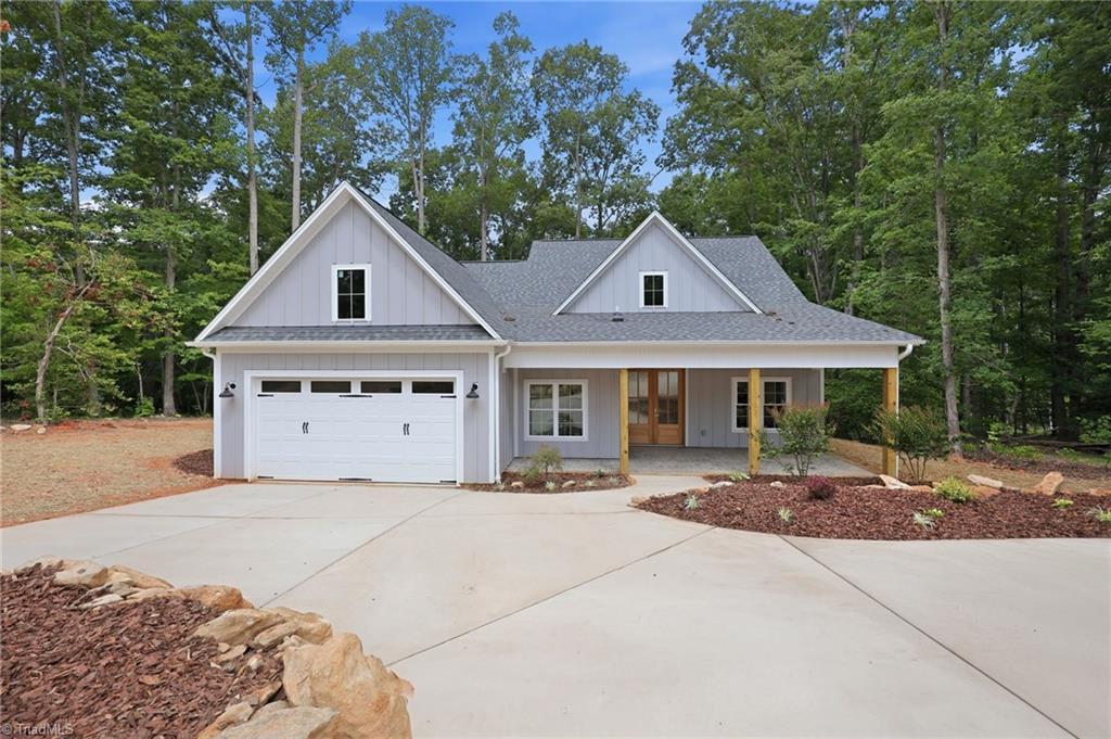 The home at 2646 JOHNS RIDGE DR ASHEBORO, NC